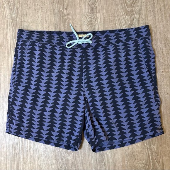 J. Crew Men's Flex Swimwear 6" Swim Trunks Shorts Preppy Geometric Print Sz M - Picture 1 of 10